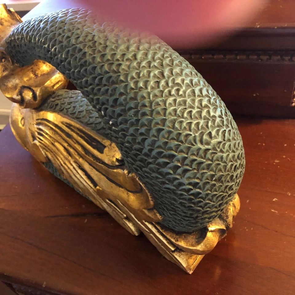 Figura de pez decorativa acabado madera maciza en pátina y acento pan de oro Foto 4 de 4