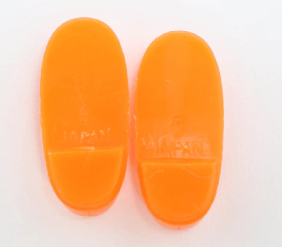 Zapatos planos de plástico naranja Tutti/Chris vintage Japón Mattel Foto 4 de 4