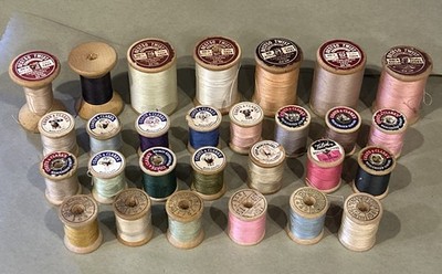 VTG Lot of  28 Wooden Spools Belding Bestso Twist Coats & Clark Thread Cotton