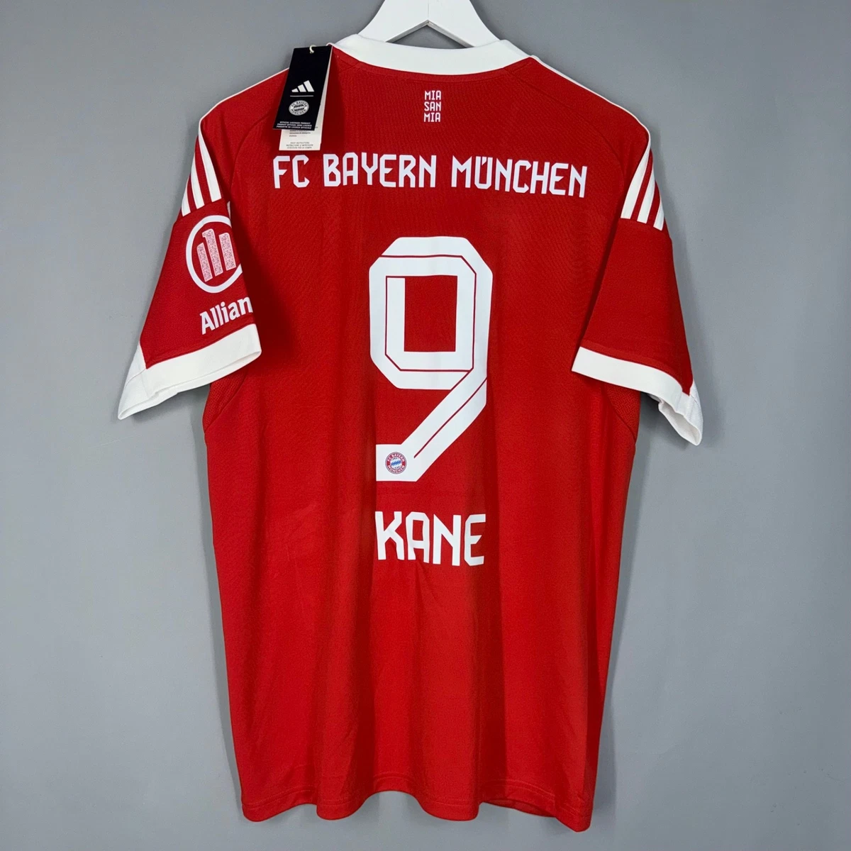 Size L Bayern Munich Red International Club Soccer Fan Apparel and