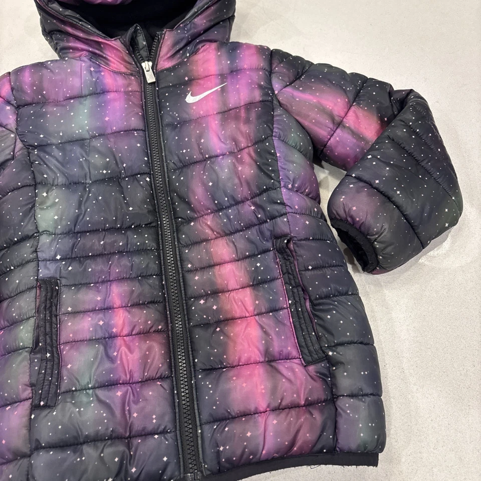 Casaco acolchoado Nike feminino tamanho 4-5 anos pequeno roxo preto - Imagem 4 de 4