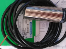 Schneider Telemecanique XS1N05PA310L1 5..24VDC Inductive Proximity Sensor Switch