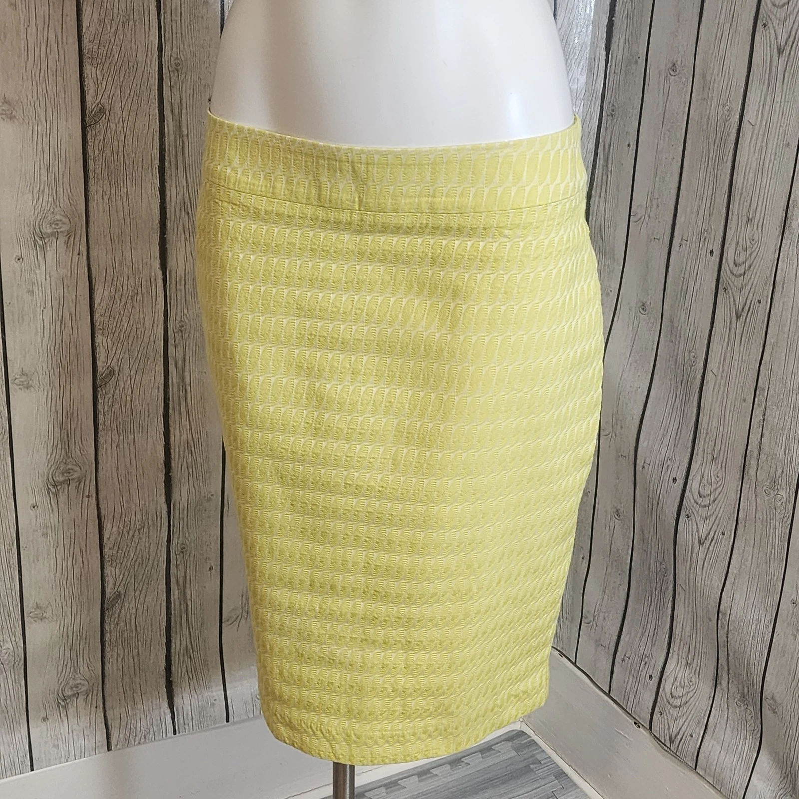 Ann Taylor Yellow Jacquard Pencil Skirt Lined Back Slit Size 8 Spring