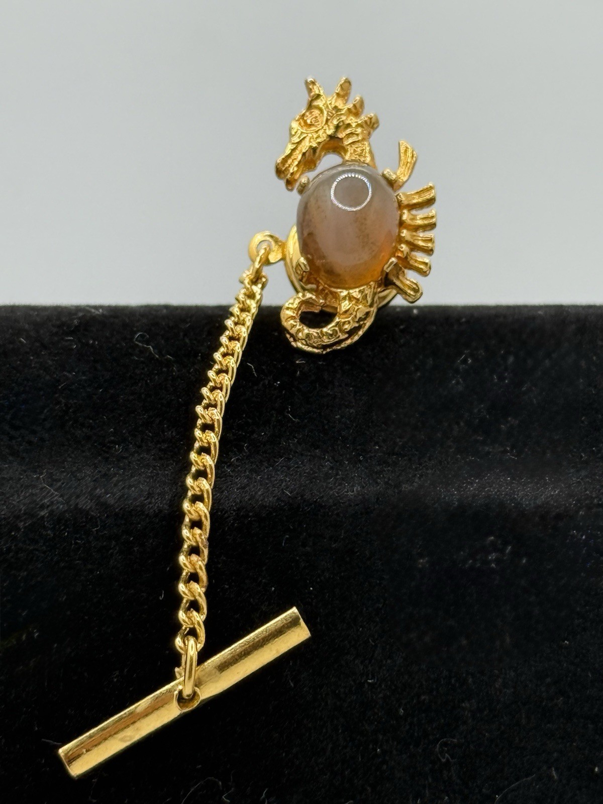 Vintage Agate Lapel Tie Tack Pin Gold-tone Seahorse Small Bar Men’s Formal Wear