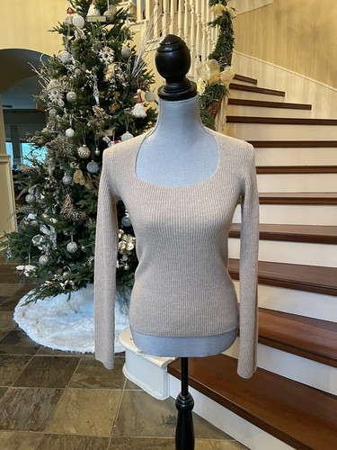 Vince 100% Cashmere Sweater/NWT/XS/ Sold out/$345.00 Plus Tax! - Picture 4 of 8