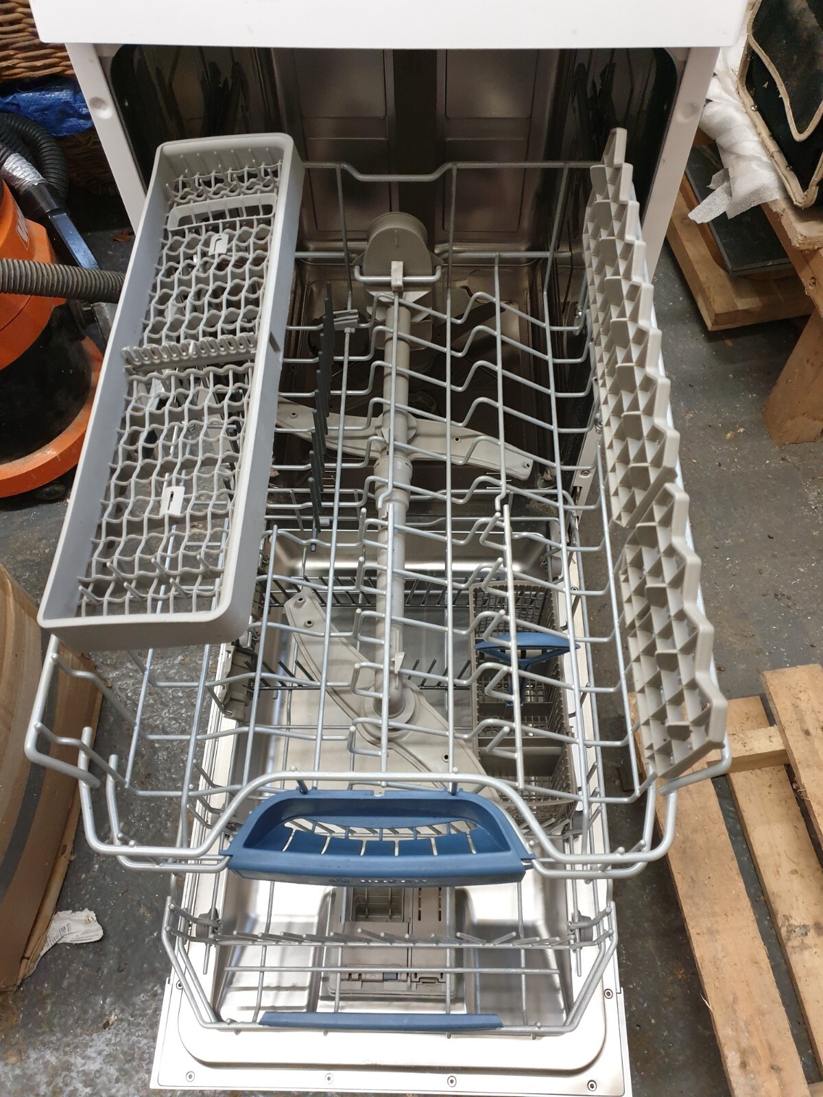 Bosch Serie 6 SPS53M02GB 9 Place Slimline Dishwasher eBay