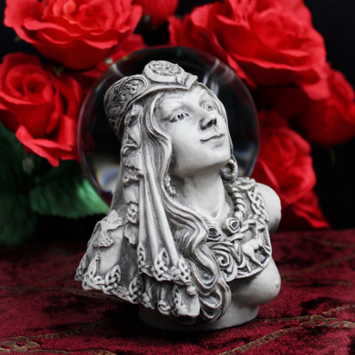 Small Celtic Goddess Rhiannon Bust by Dryad Design Welsh Druidry Statue