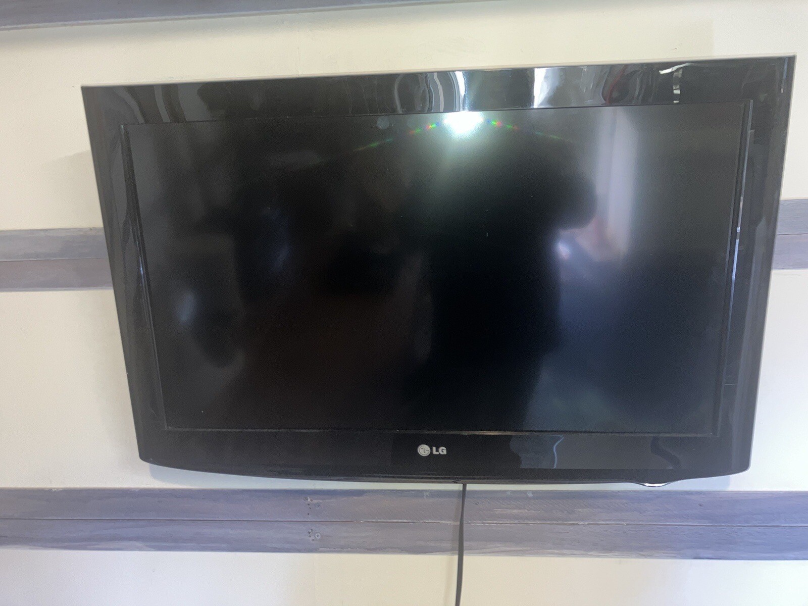 Used LG TV: Model number 32LD310H. 32 Inches FLAT screen