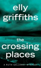 The Crossing Places (Ruth Galloway Mysteries) By Griffiths, Elly - VERY GOOD