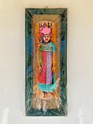 balinesisches Wandbild Relief mit Figur im Holzrahmen Handwerkskunst Bali Motiv 