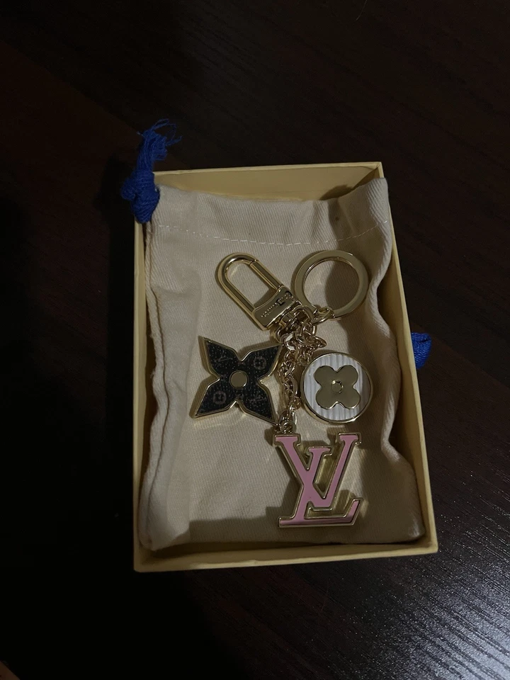 Llavero/cadena con monograma Louis Vuitton - rosa Foto 2 de 4