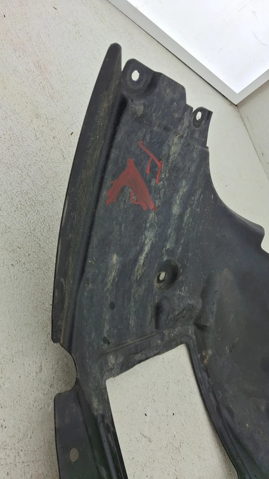 Guardabarros delantero izquierdo BMW 320i xDrive 12-18 revestimiento protector contra salpicaduras OEM Foto 2 de 4