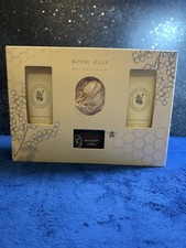 Royal Jelly Body Care Collection Gift Set Honey Scent Bath & Body Pamper