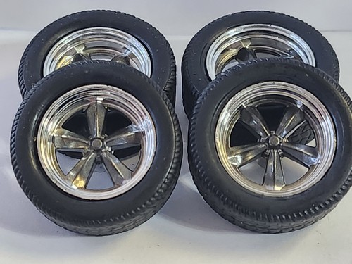 JADA JUST TRUCKS 1/24 SCALE KMC WHEELS FOR UPGRADE 1985 CHEVY SILVERADO.