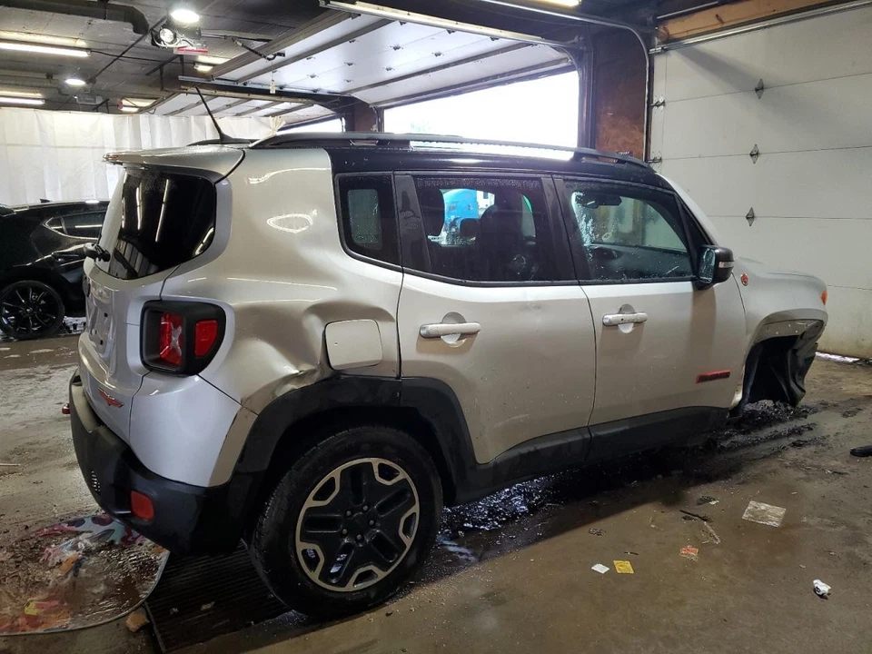 Used Rear Left Door Assembly Rear Side fits: 2016 Jeep Renegade privacy tint gla Foto 4 de 4