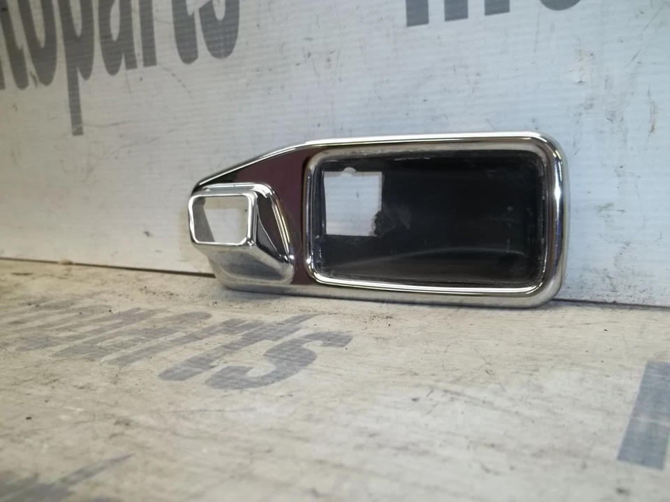 Bisel moldura manija puerta trasera o delantera derecha pasajero mercedes-benz w123 77-85 Foto 3 de 4