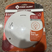First Alert Smoke Alarm Premium Early warning Safety Path Light 1892/OB