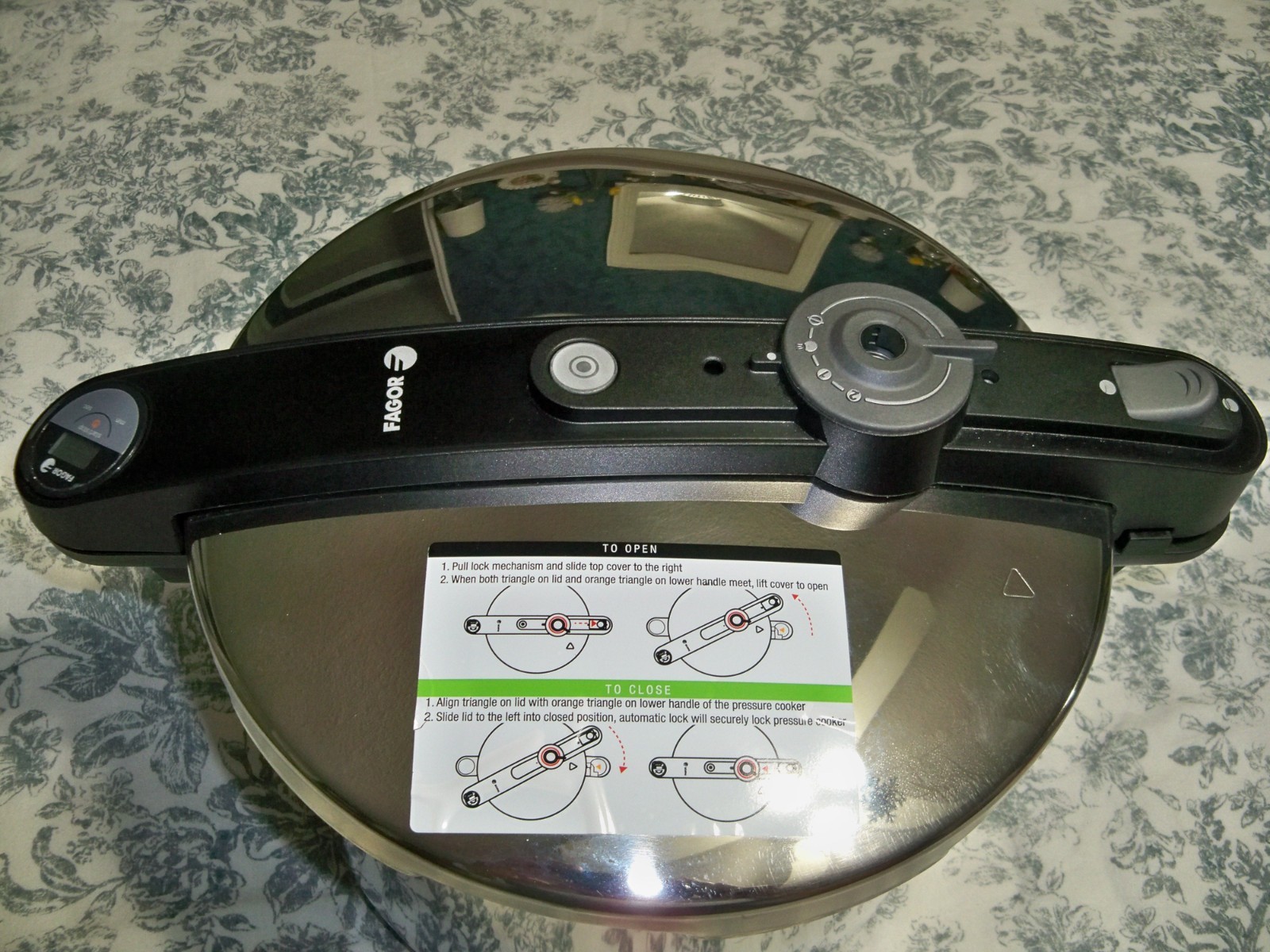 Fagor Chef Series 9.3L Pressure Cooker Pot + Manual + Steamer Basket - USED ONCE