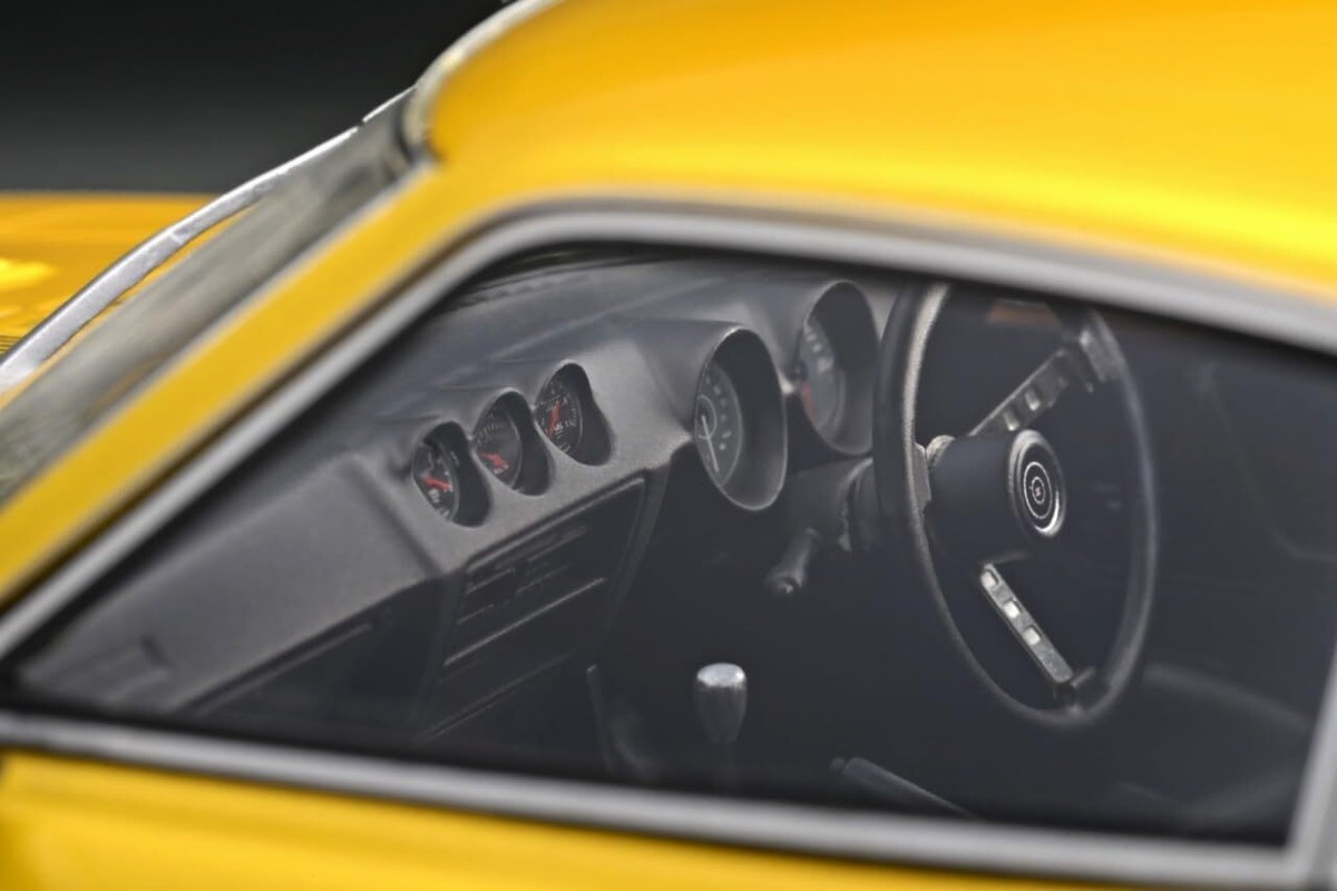 ignition model 1/18 Nissan Fairlady Z (S30) STAR ROAD Yellow ignition model 1/18 Nissan Fairlady Z (S30) STAR ROAD Yellow