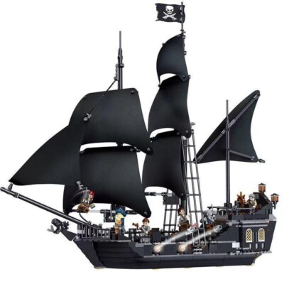 Pirates of the Caribbean Black Pearl Interchangeable Includes 6