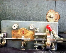 VIBROPLEX LIGHTNING RED BUG TELEGRAPH KEY No.128849 BOX & POWER CABLE. Works!!