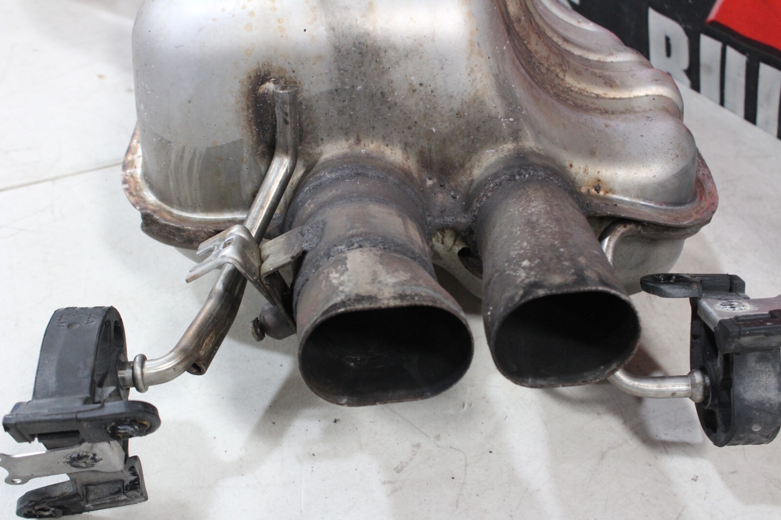 06- 11 BENTLEY CONTINENTAL RH PASSENGER SIDE MUFFLER W/PIPES