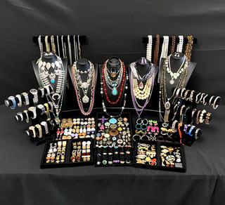 237 pc Antique Vintage Estate Costume Jewelry Some Signed. Lot 642