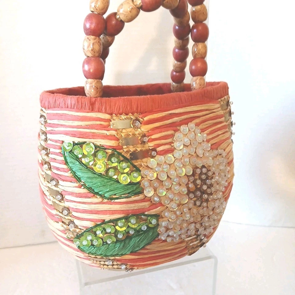 Bolso de Mano Colección Nichole Lee Bohemio Lentejuelas y Madera Asa Cesta Tejido Foto 3 de 4