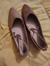 Beige women's sandals with buckle NEW W/O TAGS, size 8