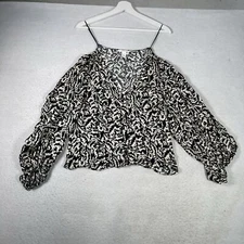 H&M Top Women's Size Medium Black Beige Pattern V-Neck Long Sleeve Cropped