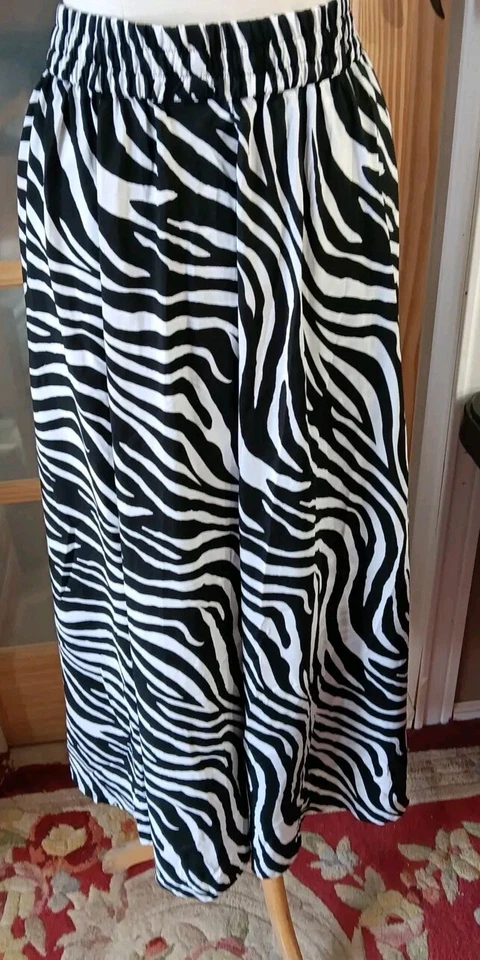 Impresionante Falda Estampado Cebra Estilo Sedoso Midi Plus 2X Pull on Poli Bobbie Brooks Foto 4 de 4