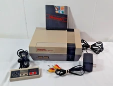 Nintendo NES System Bundle w/  Cords Controller Mario/Duck/Track Meet