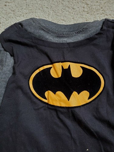 T-shirt Batman bambino con mantello rimovibile taglia 2T - Foto 5 di 6