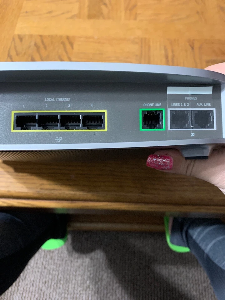 2Wire 3600HGV-B 54 Mbps 4-Port 10/100 Wireless G Router - Image 4 of 4