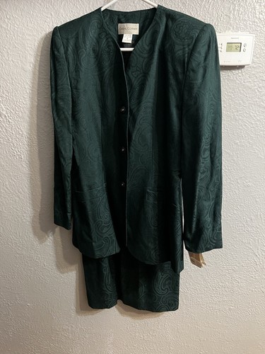 Casual Corner Skirt Suit Set Women's Size 8 Green Lined 3 Button
