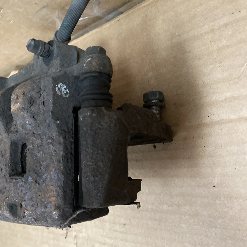 2013 2014 2015 Subaru Crosstrek 2.0 передний правый суппорт со стороны пассажира - Изображение 4 из 4