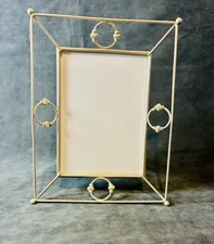 Photo Tabletop Frame Silver Toned 5 X 7 Modern Minimalist Detail 3D