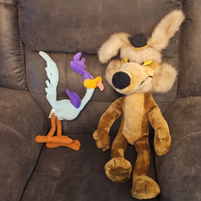 Warner Bros. Looney Tunes Road Runner  Wile E. Coyote Medium Plush 1993