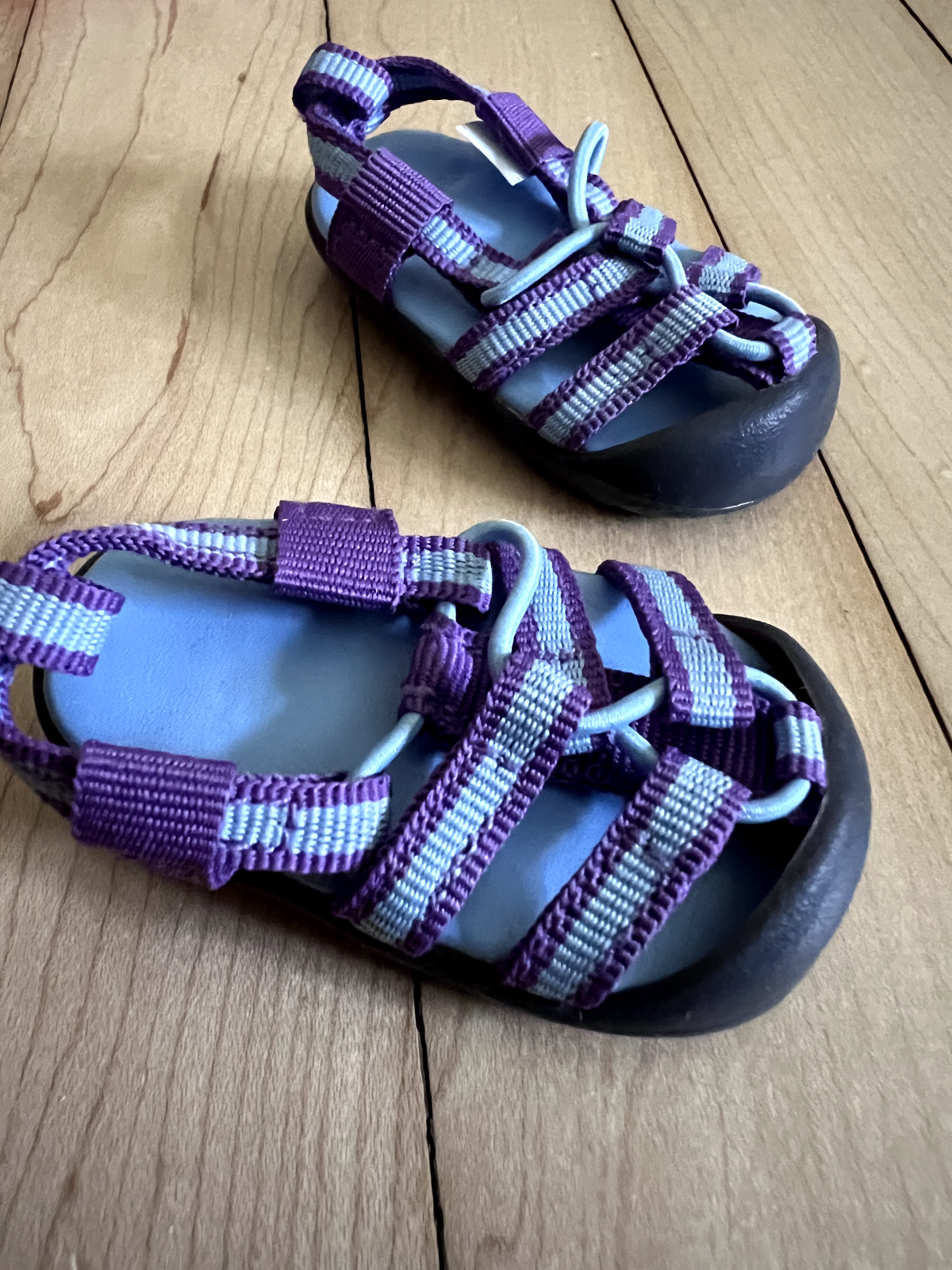 Sandali sportivi American Girl NUOVI con scatola fuori produzione ritirati viola blu Keen