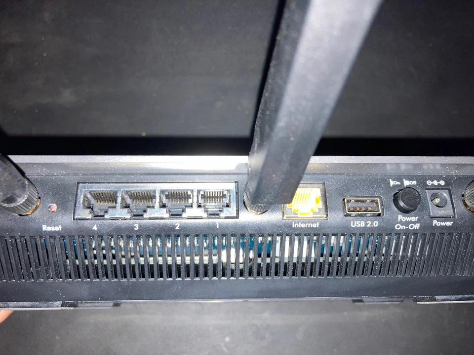 NETGEAR 7000P AC1900 Nighthawk 1300 Mbps 5-Port 1000 Mbps Ethernet Router - Bild 3 von 4