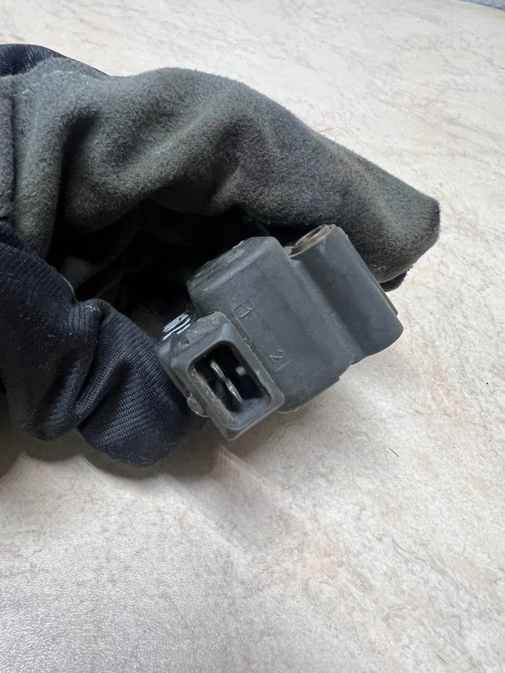 Audi 80 90 100 S2 B4 Fuel Distributor Pressure Regulator Head Sensor 2437020009 - Image 4 of 4