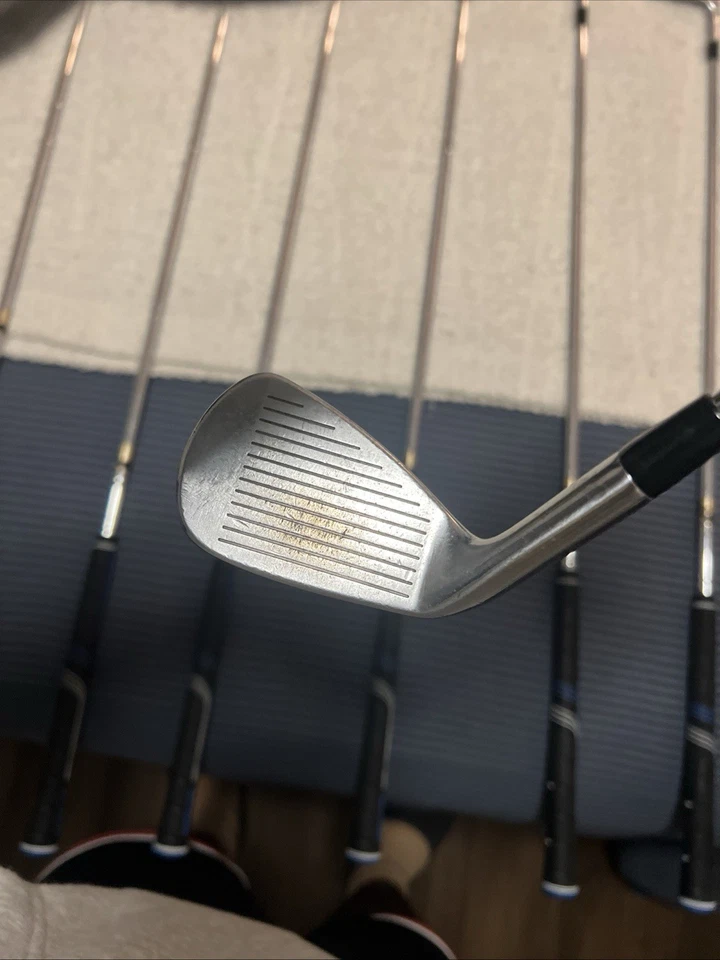 Juego de plancha para diestros Titleist AP2 PW-4. Eje rígido, usado pero en buen estado. Foto 3 de 4