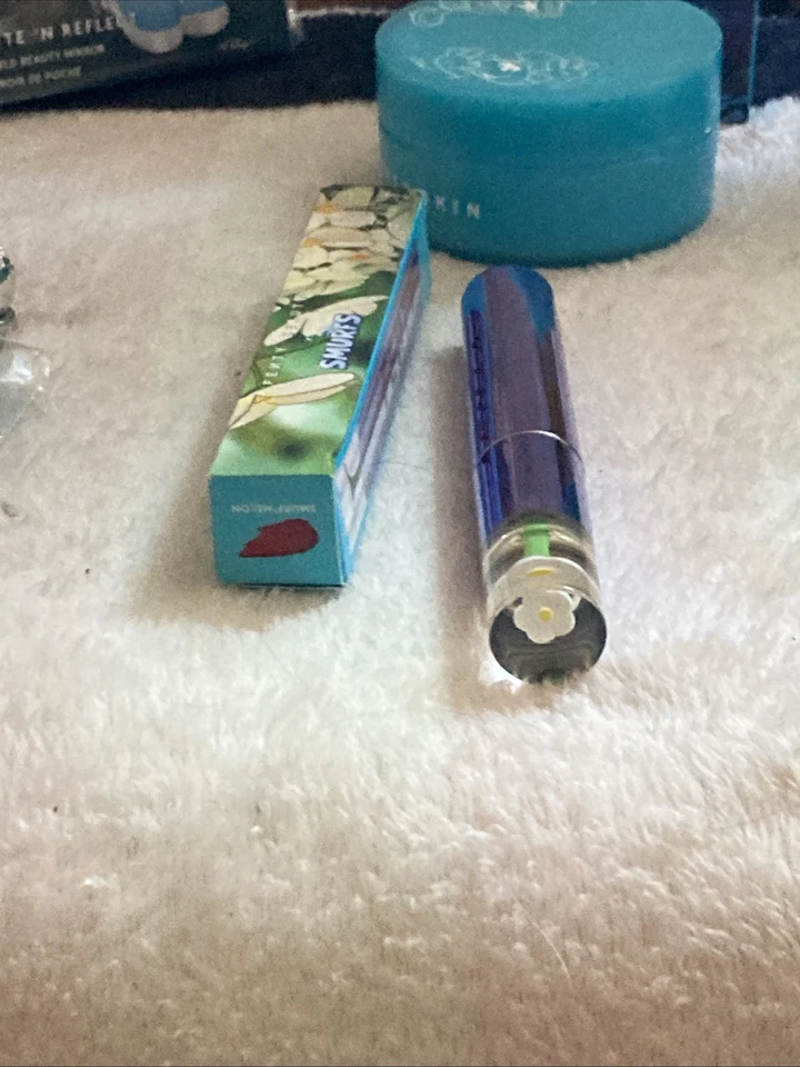 Fenty Beauty **EDICIÓN LIMITADA** Fenty X Pitufos *Lata para coleccionistas* Foto 4 de 4