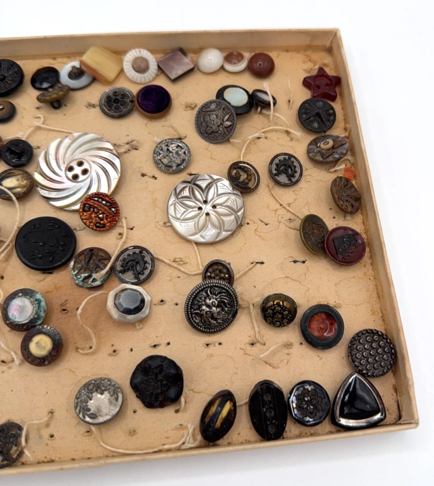 Lote de botones de coleccionista antiguos y de colección | FREGONA, vidrio negro, pintado a mano y figurativo Foto 3 de 4