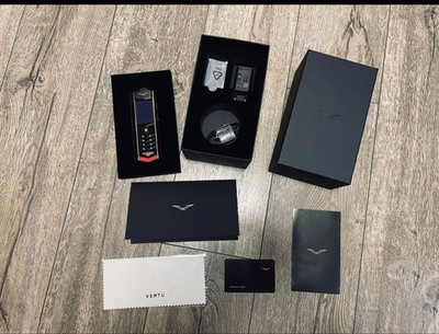 Vertu K8 Signature Bentley Edition (Entsperrt) Cellular Roségold ROT-Schwarz