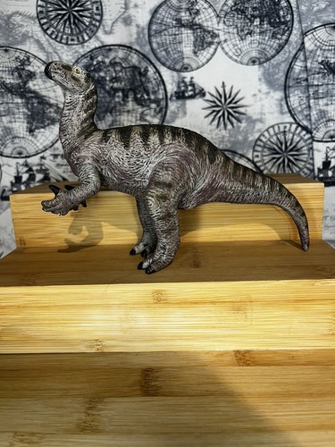 IGUANODON - Auslaufmodell Safari Carnegie Dinosaurier Spielzeug