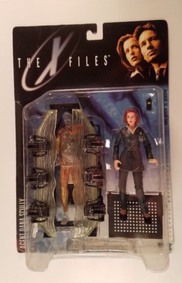 McFarlane Toys 1998 X-Files Series 1 Agent Dana Scully Alien Cryopod & Cellphone