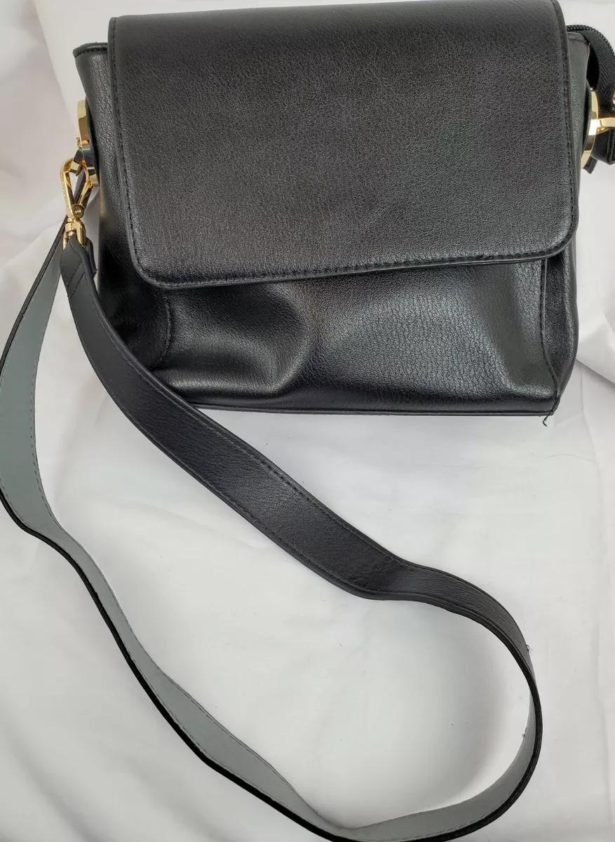 Carpisa Purse Black Vegan Leather. Gold Tone Hardware Adjustable Crossbody
