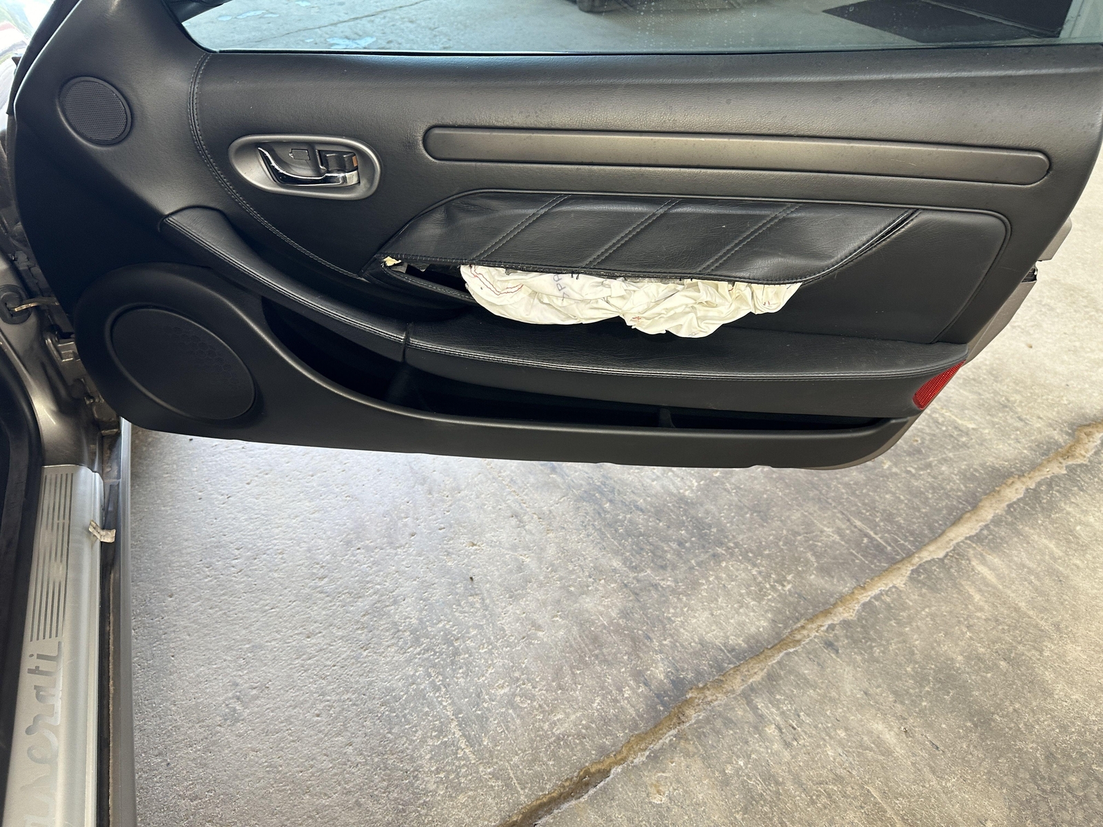 04 MASERATI PASSENGER RIGHT FRONT DOOR SHELL GRIGIO NUVOLARI SILVER 290617