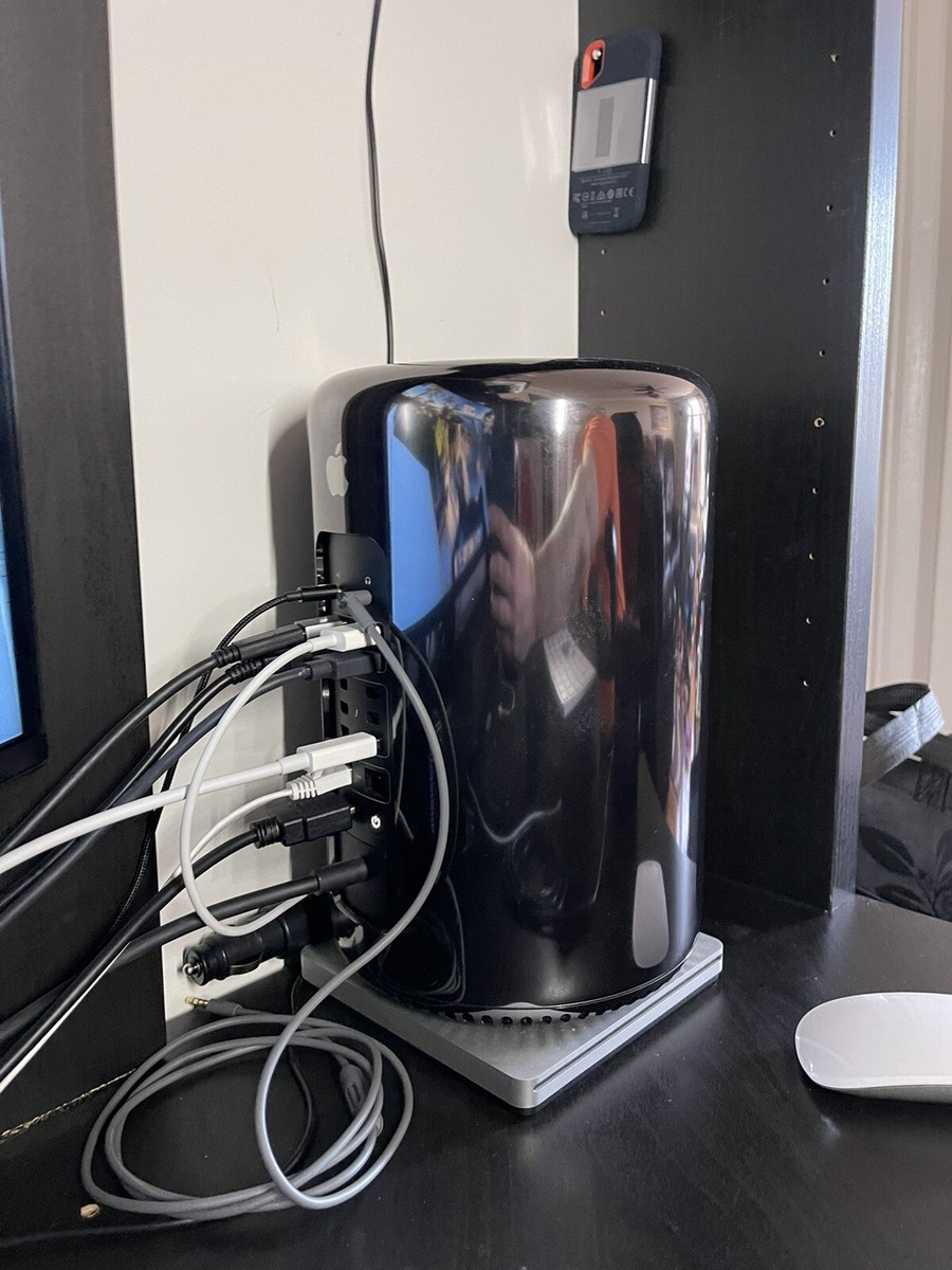 Mac Pro 2013 2.7Ghz 12 core, dual D700, 64GB, 1TB. Just Used Mac Pro 2013 2.7Ghz 12 core, dual D700, 64GB, 1TB. Just Used